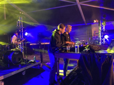 vrijdag 24.00 - 01.00h - DJ T-GO & Sandro Live