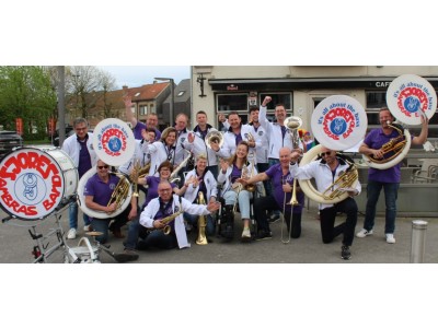 zondag 13.00 - 15.00h - Sjores Ambras Band